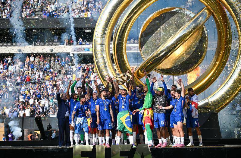 包含切尔西主场大捷，球员赛后激动庆祝胜利，查看作者成为中心当然大学.的词条