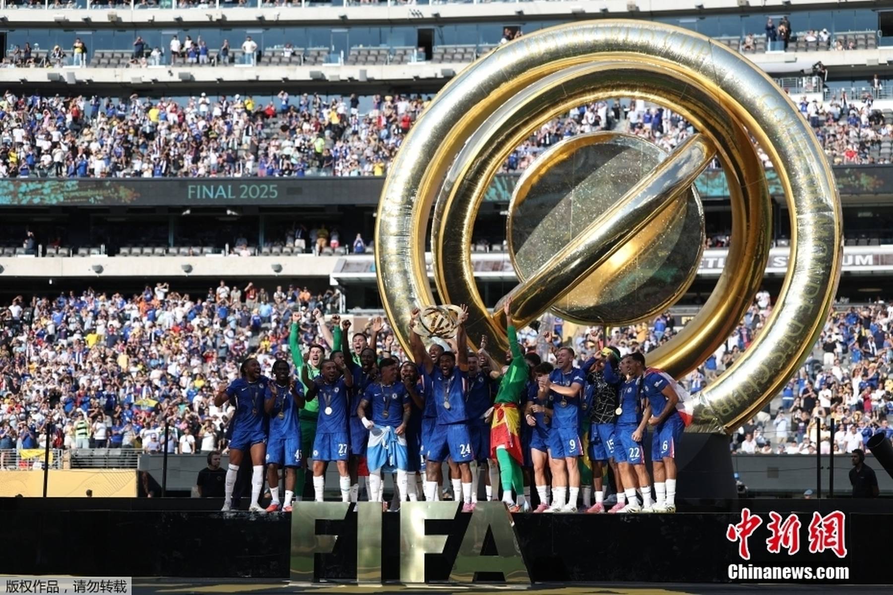 包含切尔西主场大捷，球员赛后激动庆祝胜利，查看作者成为中心当然大学.的词条