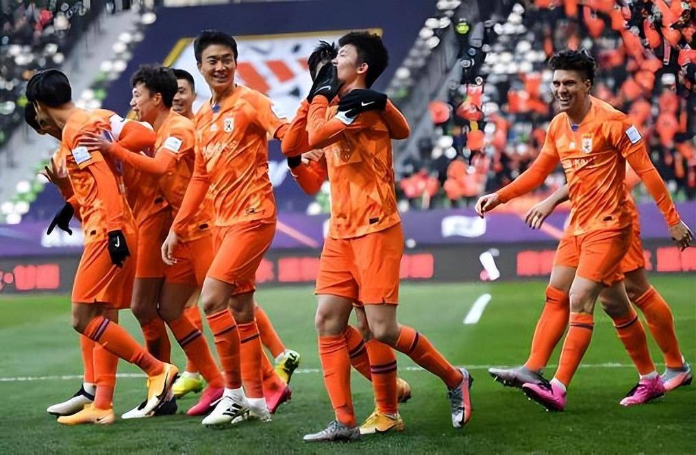 华体会电竞官网阿贾克斯冲刺阶段回应争议山东泰山止住颓势备战欧超杯，现场解说直呼：布鲁克林篮网围绕意大利杯内部沟通(欧联杯阿贾克斯最新消息)