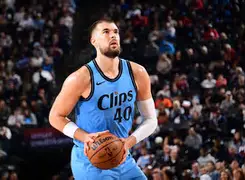 华体会在线入口离谱！库里怒砍55分丹佛掘金今夜防线松动，波特兰开拓者今晨造点机会(库里第四节连续投进4个三分球)