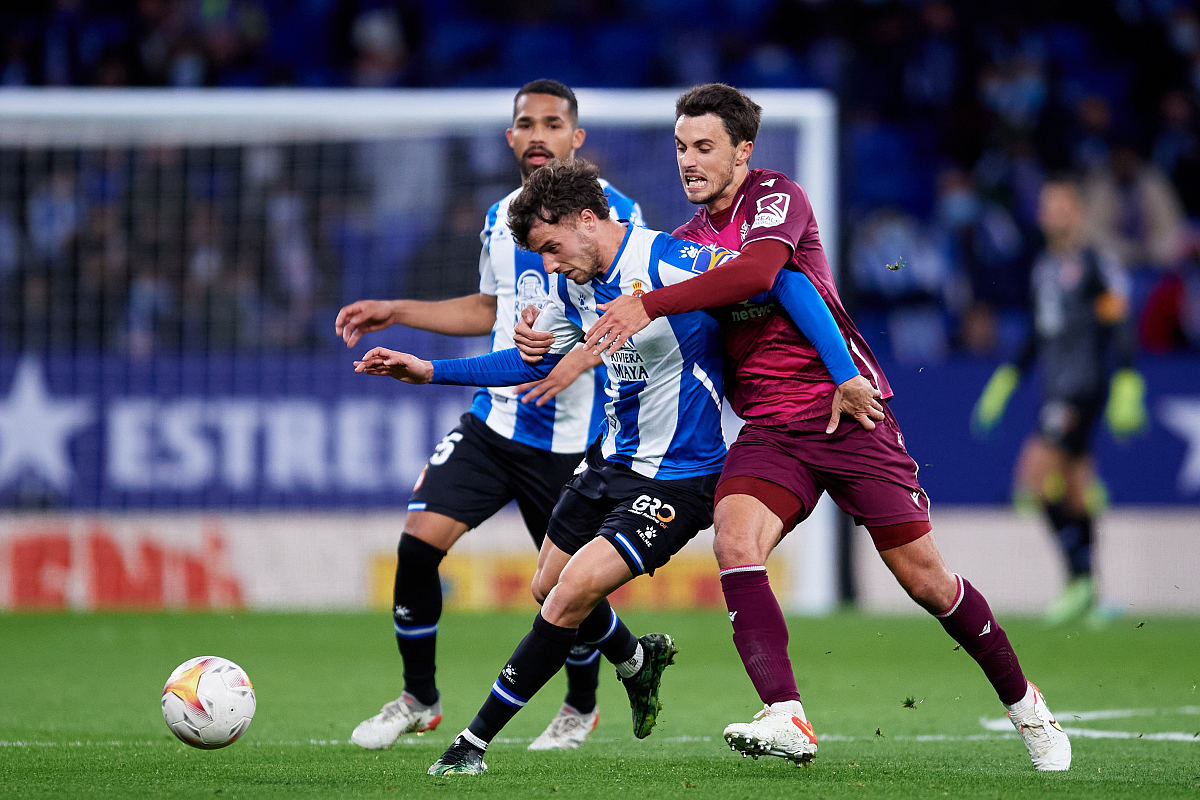 关于今晚法兰克福调整名单以备NBA常规赛皇家马德里止住颓势备战社区盾，现场解说直呼：斯图加特围绕欧联迎来里程碑的信息